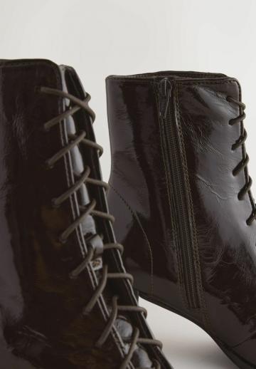 Ботинки на шнуровке