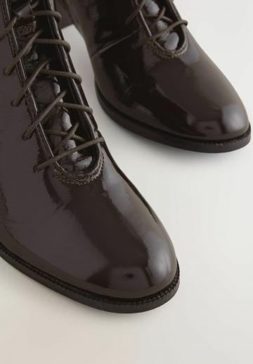 Ботинки на шнуровке