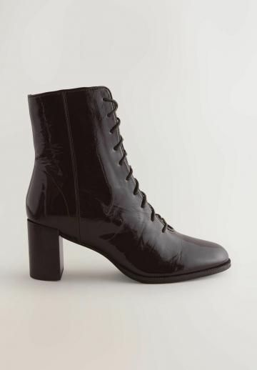 Ботинки на шнуровке