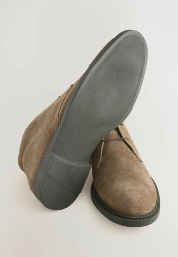 Ботинки на шнуровке