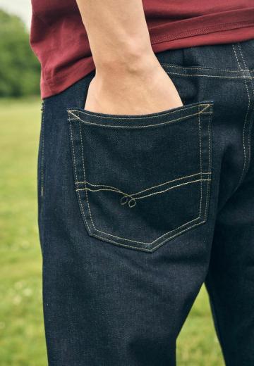 Прямые джинсы