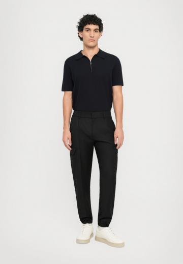 Брюки с накладными карманами