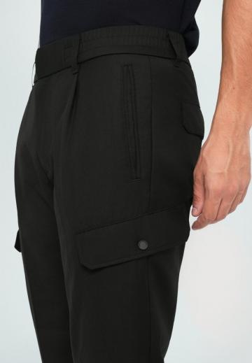 Брюки с накладными карманами