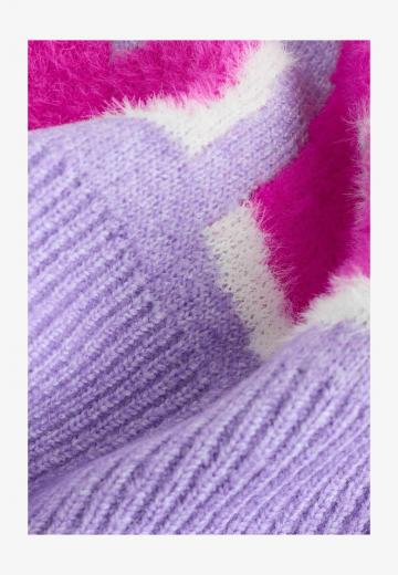 Пуловер с вырезом V