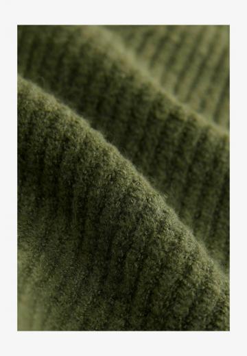 Вязаное платье