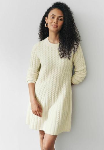 Вязаное платье