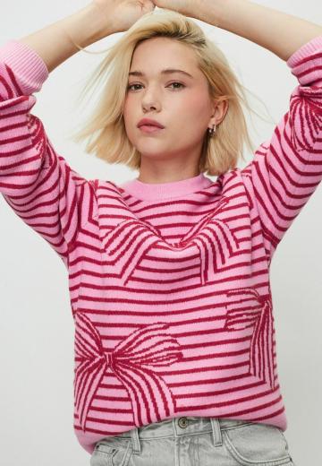 Пуловер в полоску