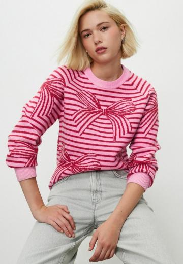 Пуловер в полоску