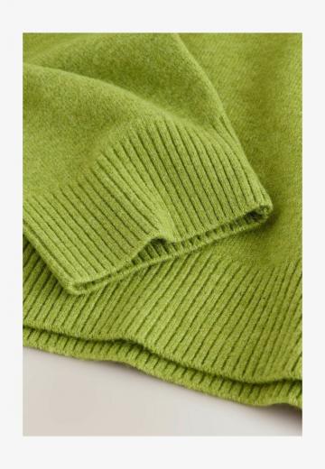 Пуловер в полоску