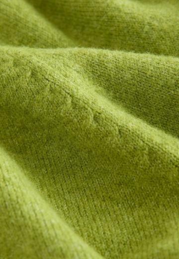 Пуловер в полоску