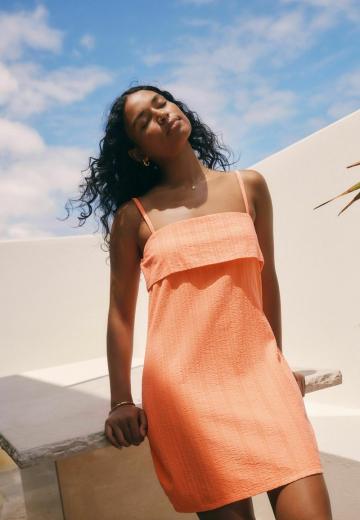 Платье без бретелек