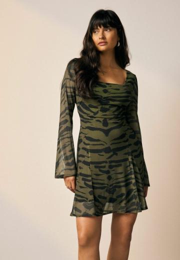 Короткое платье