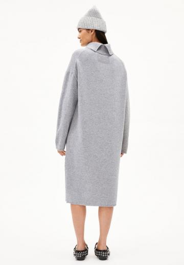 Вязаное платье