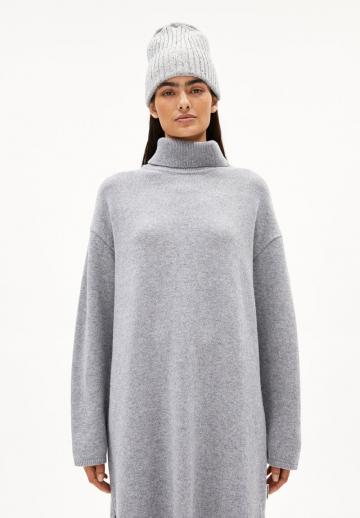 Вязаное платье