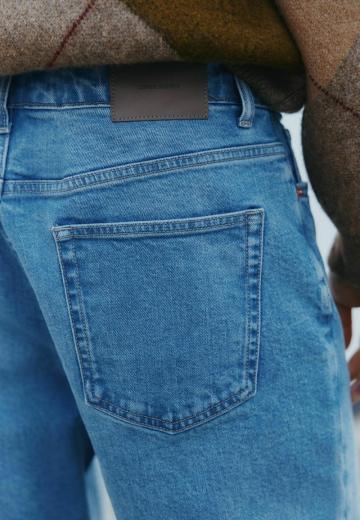 Прямые джинсы