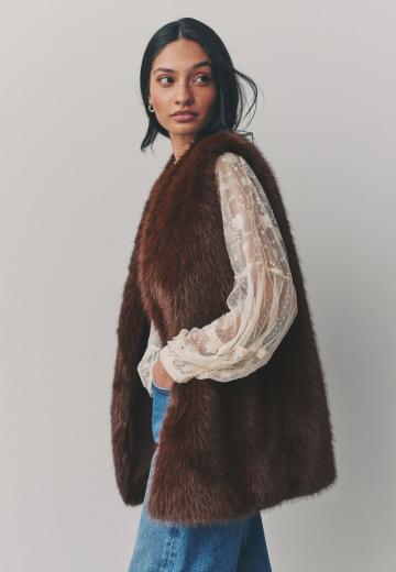 Пуховой жилет