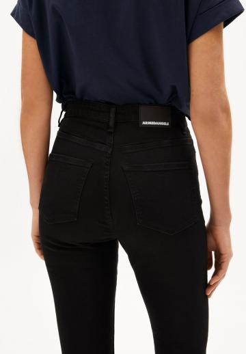 Узкие джинсы