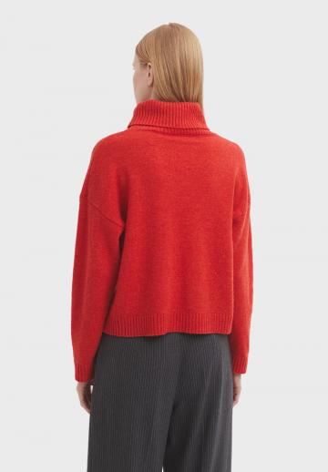 Пуловер с вырезом V