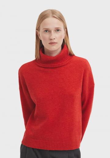 Пуловер с вырезом V