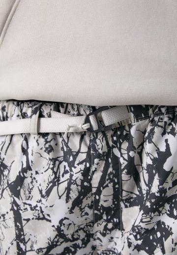 Брюки с накладными карманами