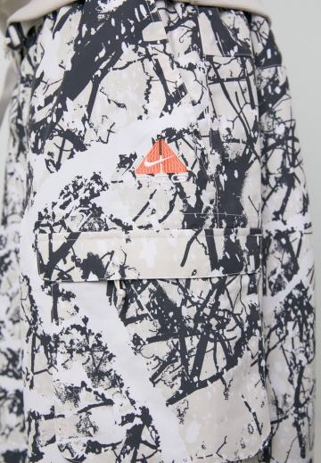 Брюки с накладными карманами