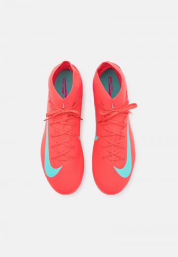 Футбольные бутсы