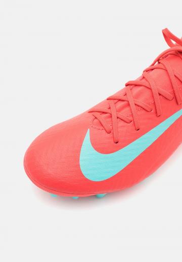 Футбольные бутсы