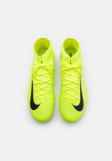 Футбольные бутсы