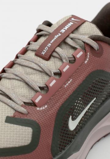 Беговые кроссовки