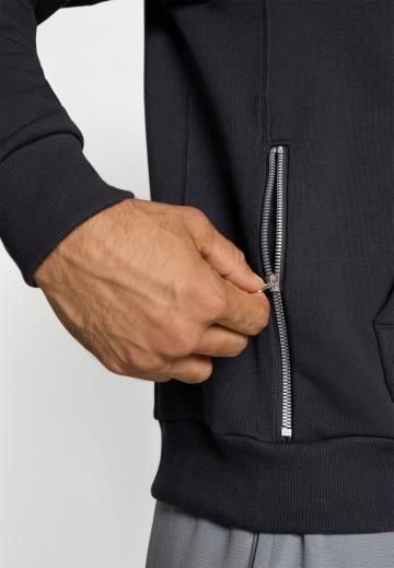 Спортивная кофта