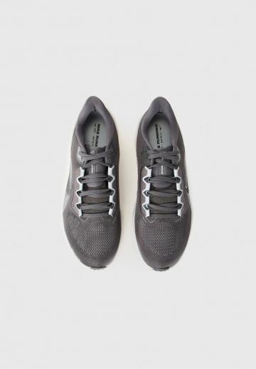 Беговые кроссовки