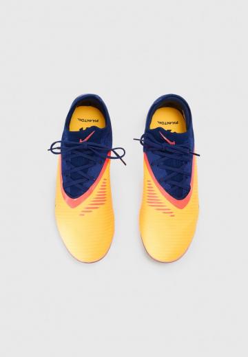 Футбольные бутсы