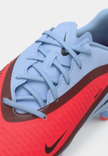 Футбольные бутсы