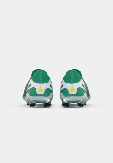 Футбольные бутсы