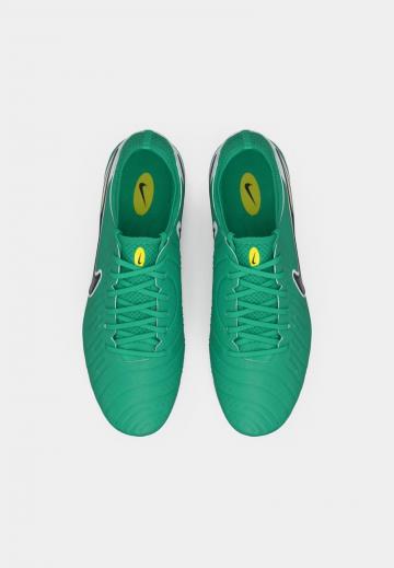 Футбольные бутсы