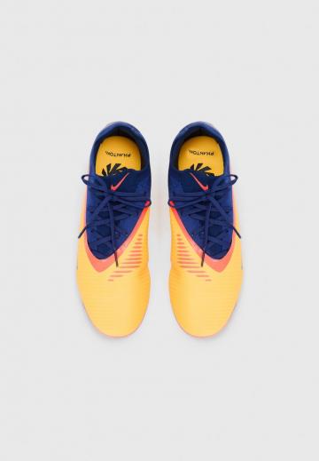 Футбольные бутсы