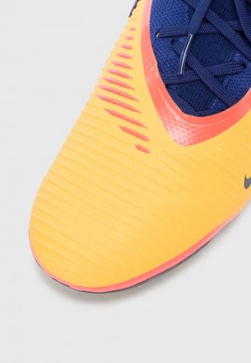 Футбольные бутсы