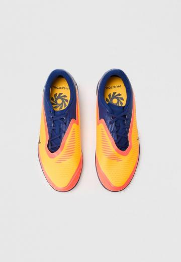 Футбольные бутсы