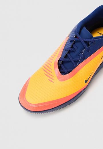 Футбольные бутсы