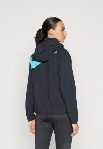 Спортивная куртка