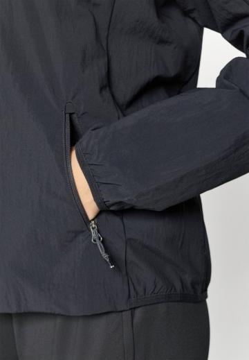 Спортивная куртка