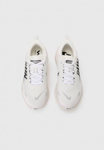 Беговые кроссовки