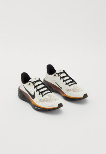 Беговые кроссовки