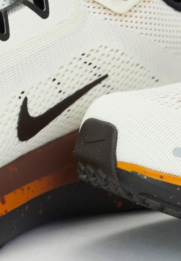 Беговые кроссовки