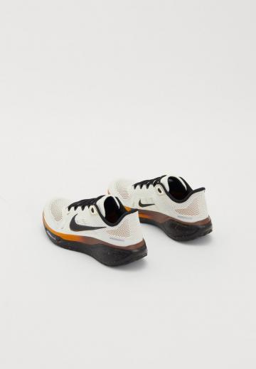 Беговые кроссовки