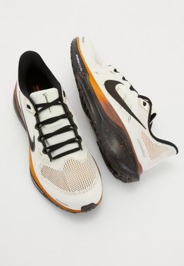 Беговые кроссовки