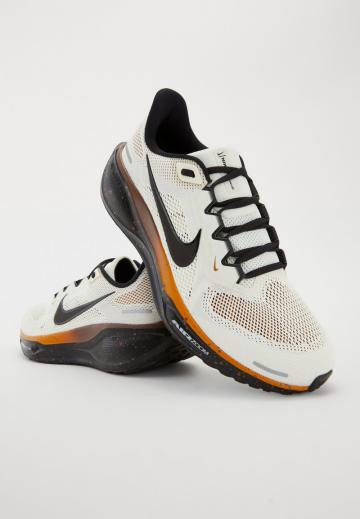 Беговые кроссовки