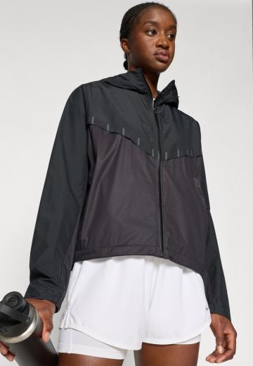 Спортивная куртка