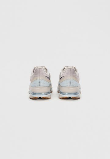 Беговые кроссовки