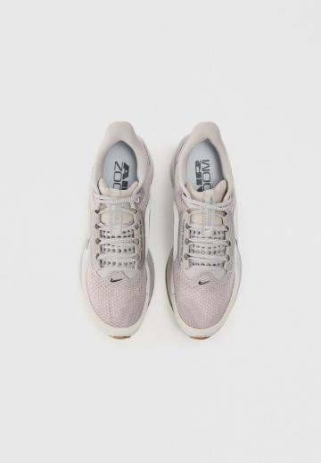 Беговые кроссовки